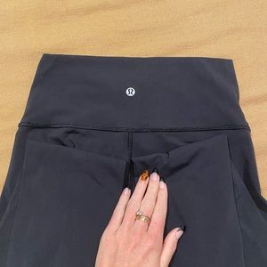 LULU LEMON; wonder under, sz 6